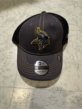 New Era 39THIRTY Youth Minnesota Vikings Black & Yellow Trucker Cap